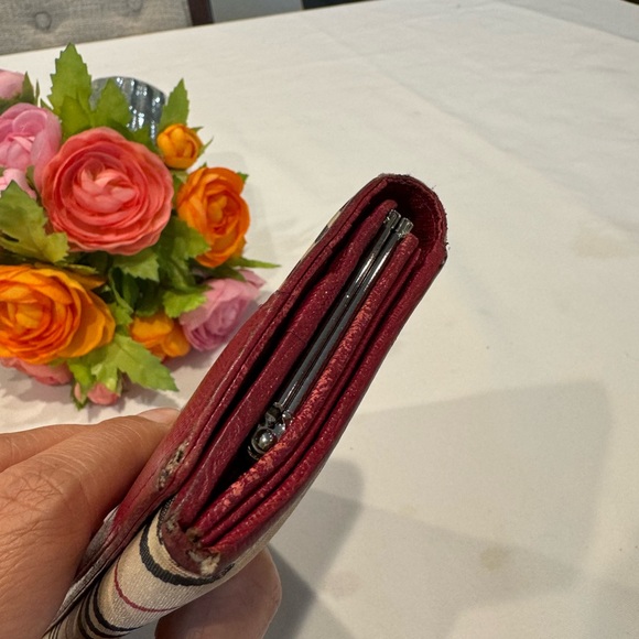 Authentic Burberry kisslock wallet - Picture 10 of 10